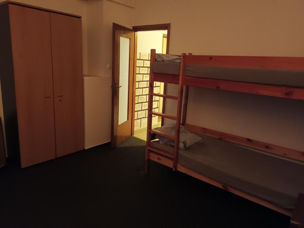 ורשה Polsland Hostels Airport מראה חיצוני תמונה